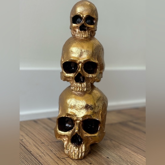 Gold Skull Trio Tower 🖤🖤🖤 Halloween Decor - Picture 4 of 4